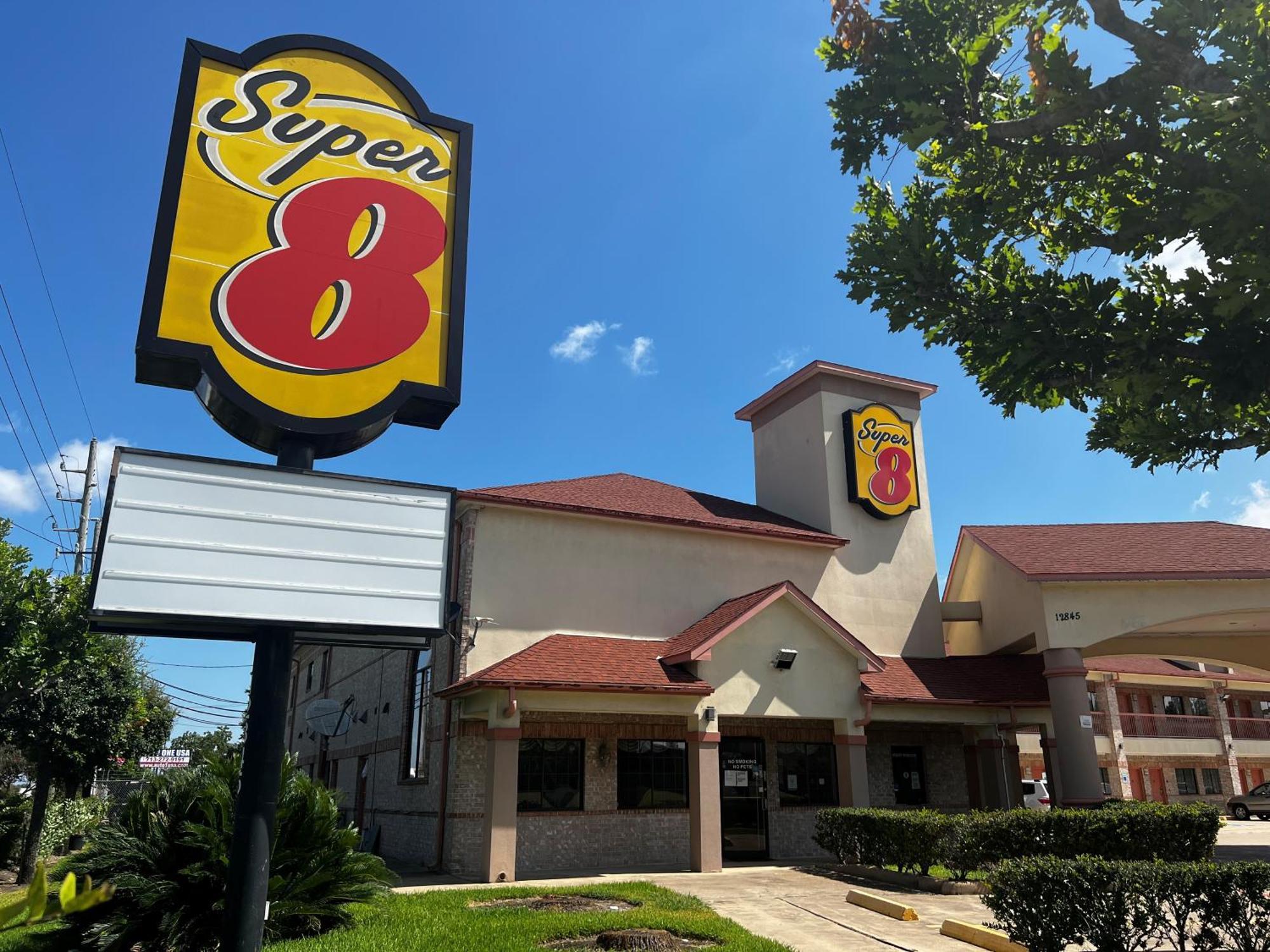 Отель Super 8 By Wyndham Stafford Sugarland Area Экстерьер фото